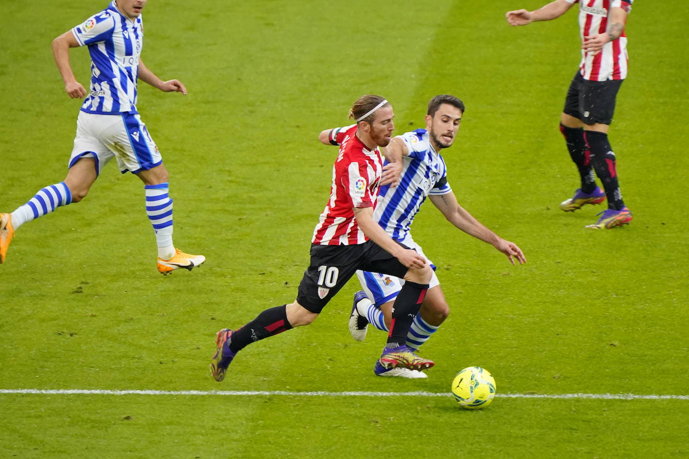La Real se llevó con justicia el derbi vasco en San Mamés.