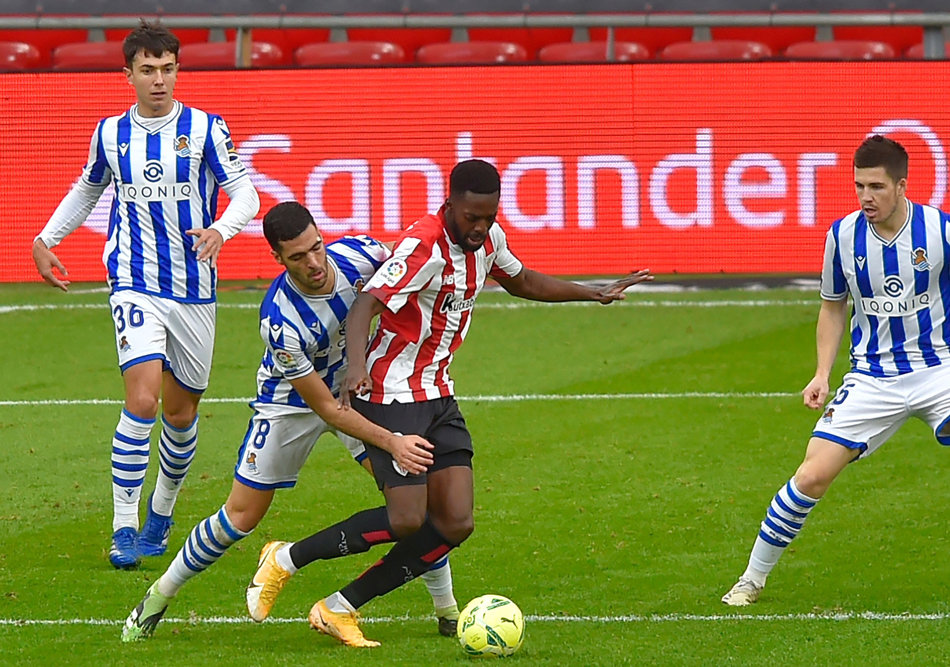 La Real se llevó con justicia el derbi vasco en San Mamés.