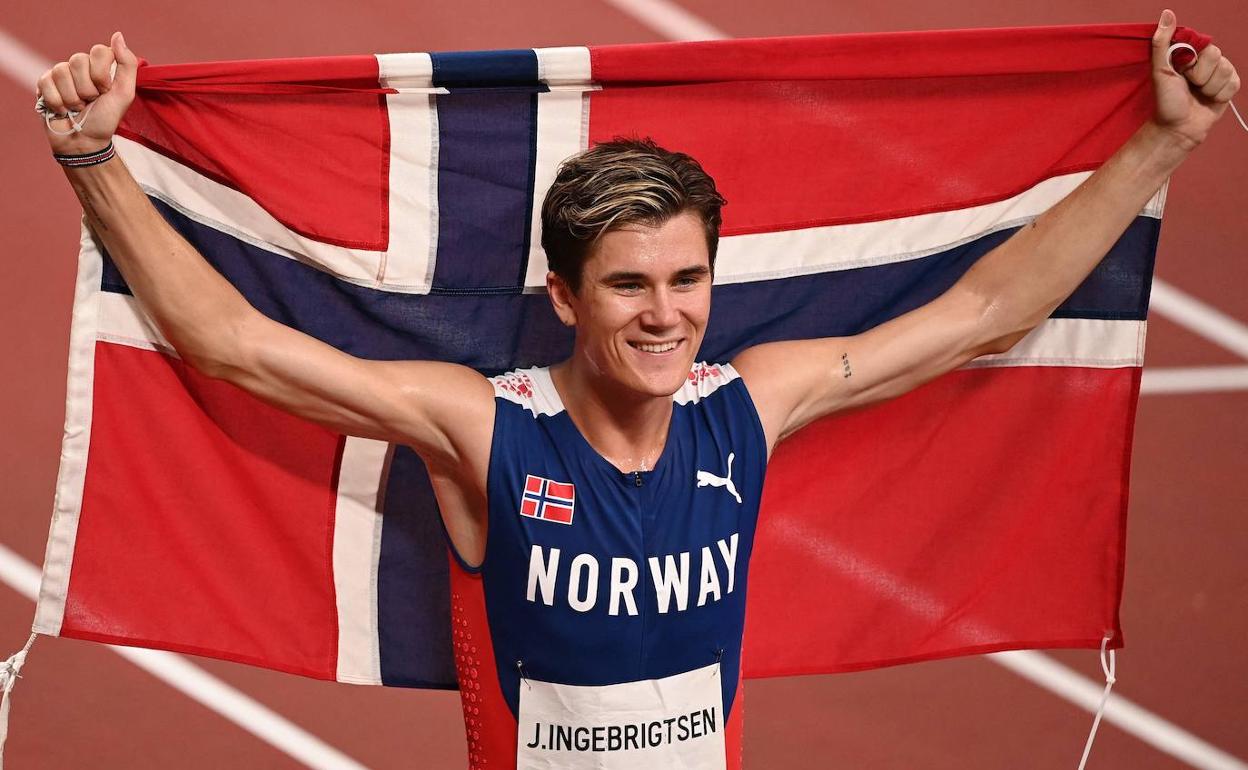 Jakob Ingebrigtsen celebra su victoria en los 1.500m de los Juegos Olímpicos de Tokio.