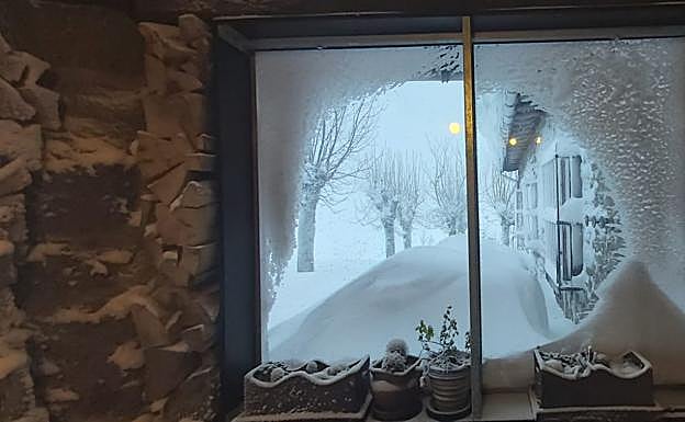 Galería. La Fonda de Urbia se vuelve blanca. 