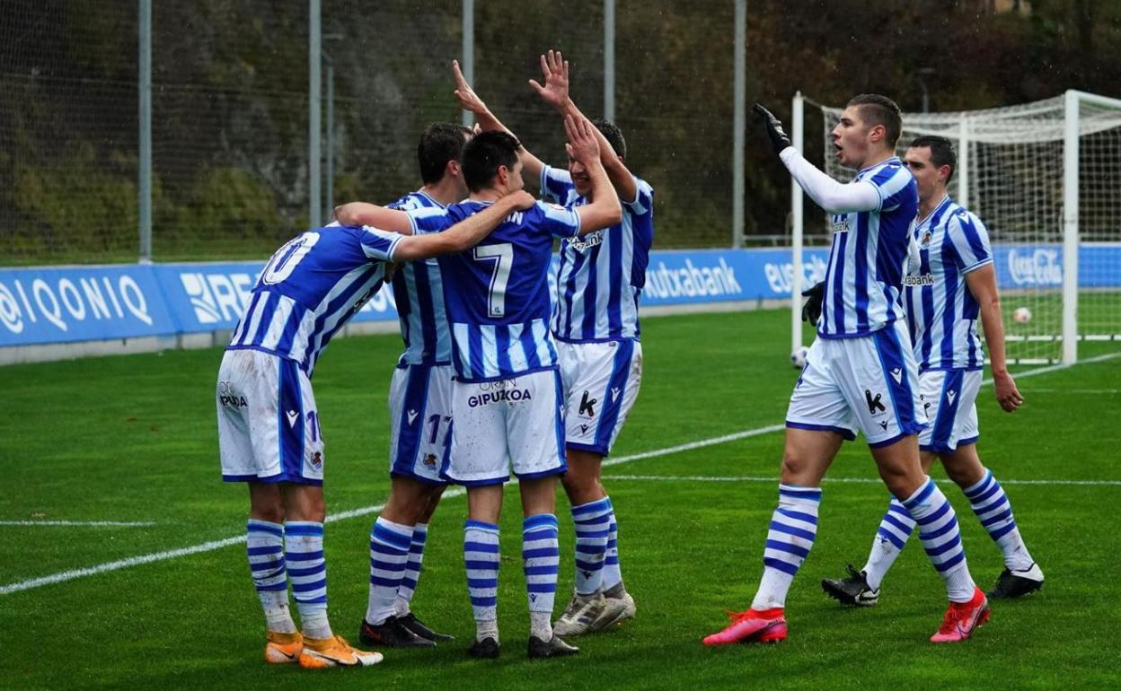 Los jugadores del Sanse celebran uno de los goles.