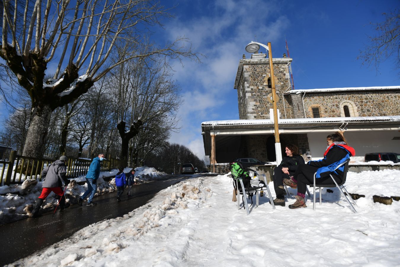 La nieve está adquiriendo importarntes grosores en algunas cumbres guipuzcoanas, como en Arrate.