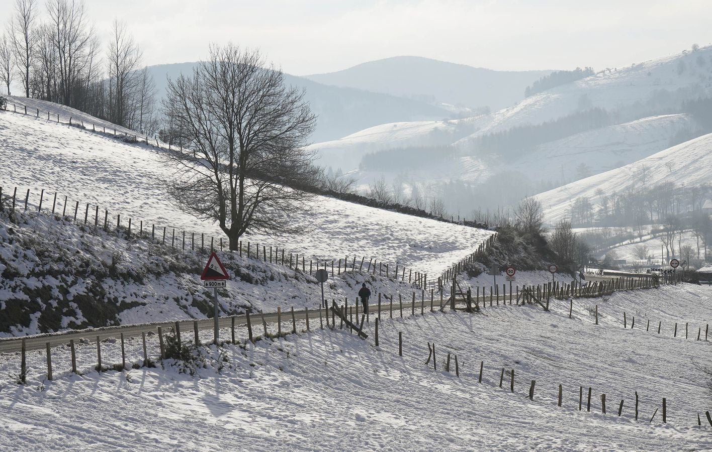 Gipuzkoa de nuevo ha amanecido este viernes bajo un manto de hielo. Las temperaturas se han quedado por debajo de los cero grados en buena parte del territorio