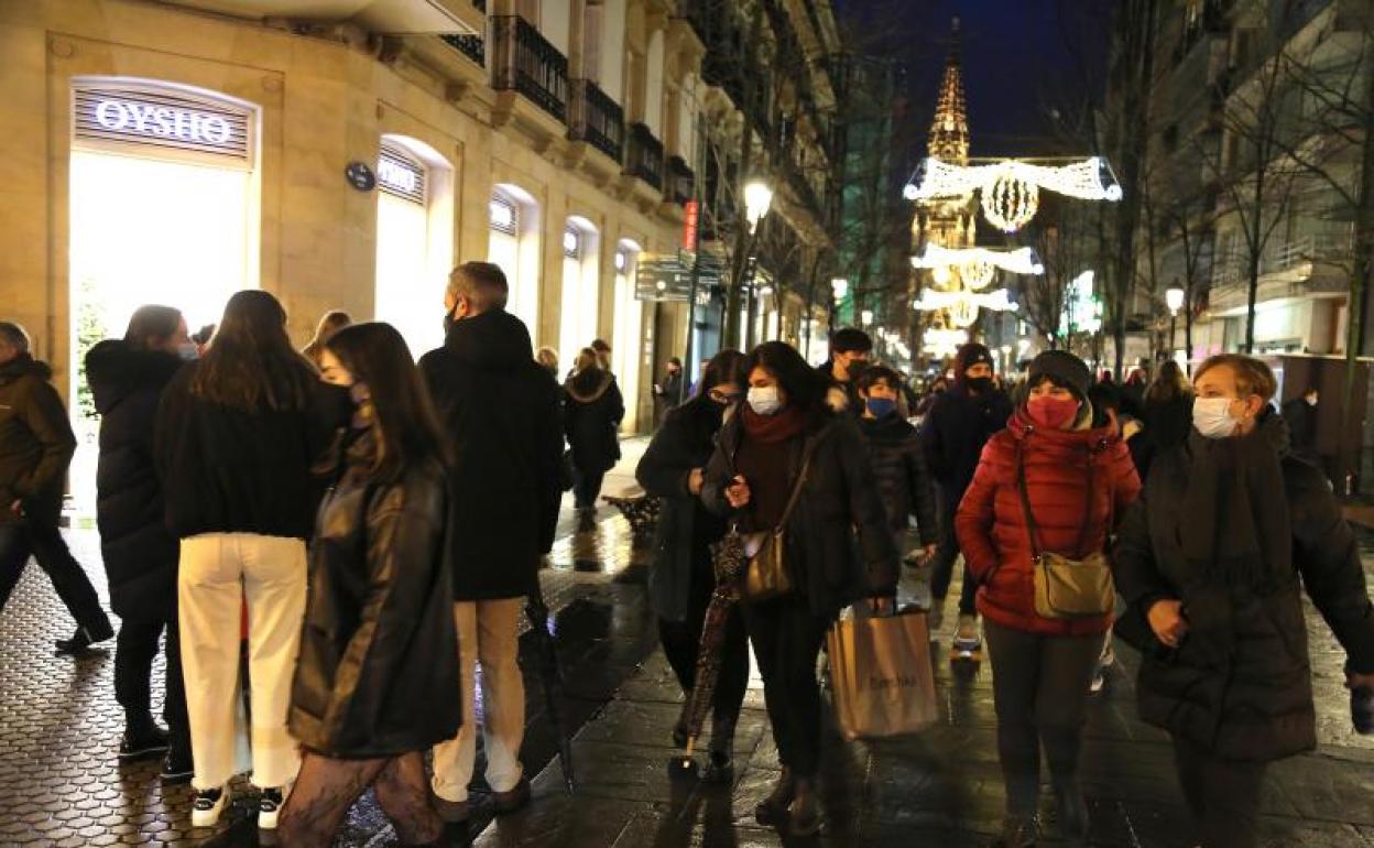 El lunes fue un día de compras y aglomeraciones en las principales calles comerciales. 