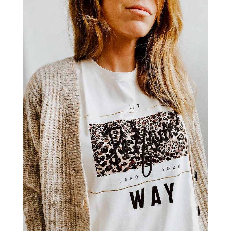 Encontrar y seleccionar la prenda perfecta en el periodo de rebajas no es una tarea sencilla. Lo que sí te podemos asegurar es que el mejor periodo de descuentos del año para adquirir «esa pieza inaccesible» es ésta. Elige básicos imprescindibles «para toda la vida» como estos abrigos, camisas y 'tops' basicos, 'jeans', botas, botines... Todo ello pensado para conseguir una experiencia de compra completa que te deje totalmente satisfecha y convencida. ¡Inspírate!