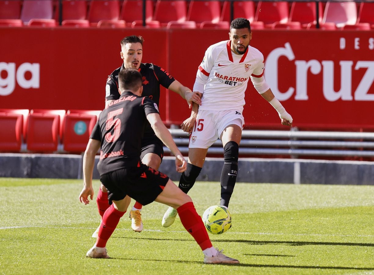 La Real se enfrenta al Sevilla con la intención se sumar tres puntos que le mantengan en lo alto de la clasificación.