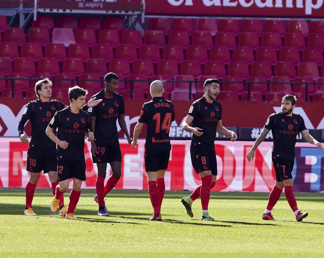 La Real se enfrenta al Sevilla con la intención se sumar tres puntos que le mantengan en lo alto de la clasificación.