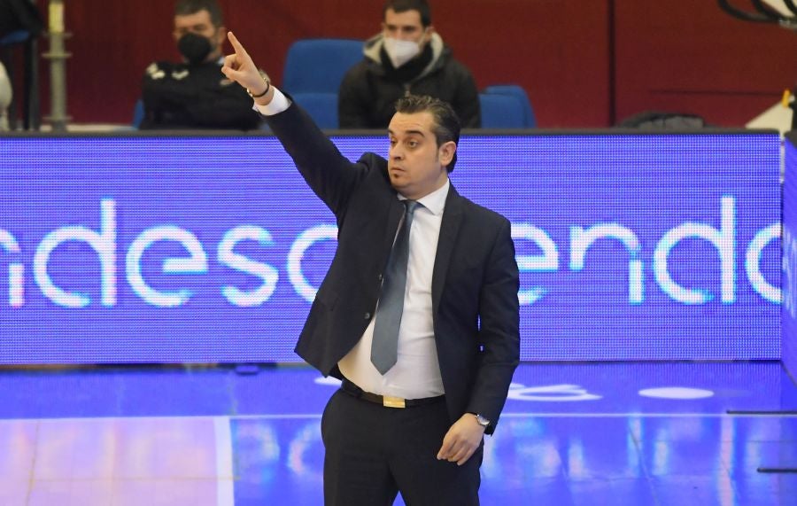 Los guipuzcoanos desperdiciaron una ventaja de seis puntos en los últimos instantes pero lograron una agónica victoria