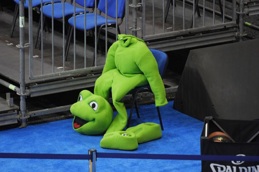 Los guipuzcoanos desperdiciaron una ventaja de seis puntos en los últimos instantes pero lograron una agónica victoria