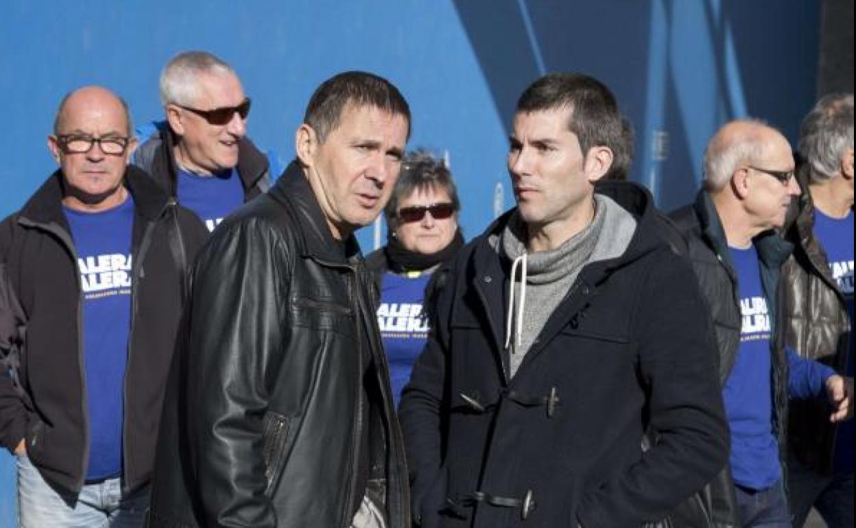 Arnaldo Otegi y Arkaitz Rodriguez, en la presentación de la iniciativa 'Kaleragunea' con presos de ETA.