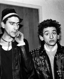 Imagen secundaria 2 - El Boni y El Drogas, de Barricada, en concierto en 1984. En el festival presentaron 'Correr a ciegas' y 'El Rock Duro del Norte', en 1986 y 1989, respectivamente. Tito Aldama e Iñaki Garitaonaindia, Gari, de Hertzainak, en concierto en Vitoria en 1984. Txarli y Evaristo, de La Polla Records, tras un cocnierto de la Escuela de Ingenieros de Caminos en la Universidad Complutense de Madrid, en 1985.