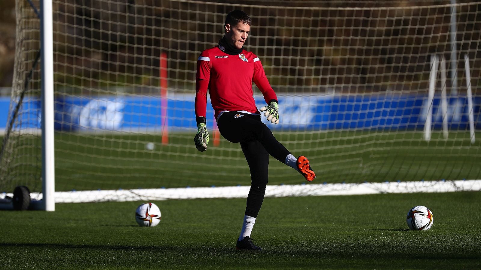 Fotos: La Real se ejercita pensando en la Copa