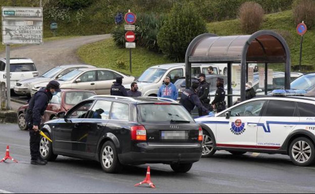 Control policial en Beasain.