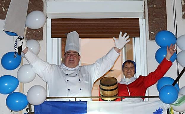 Xabier Heredero y Marilén dirigena sus vecinos en Loiola. 