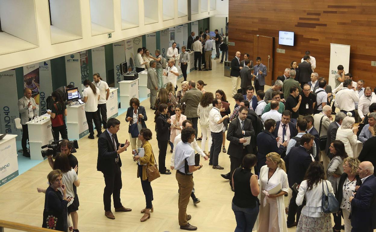 Participantes del programa BIND 4.0 en una reunión en el Kursaal. 