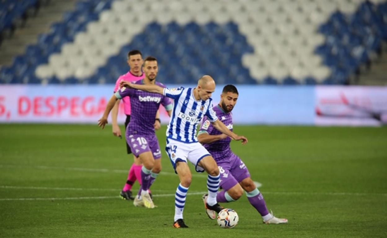 Jon Guridi da el susto, pero termina el partido sin problemas