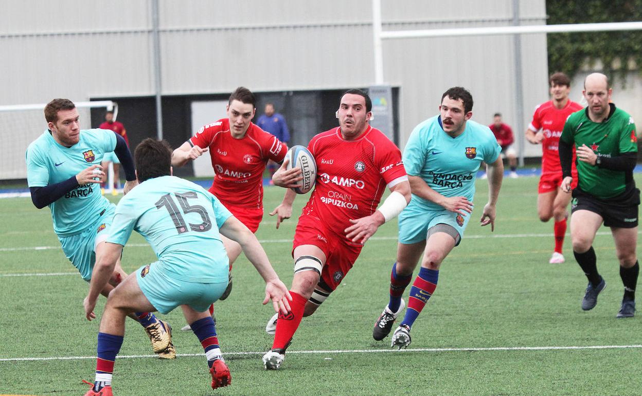 Carrera portentosa de Oier Goia, que dio mucho trabajo al Barcelona en defensa en Altamira. 