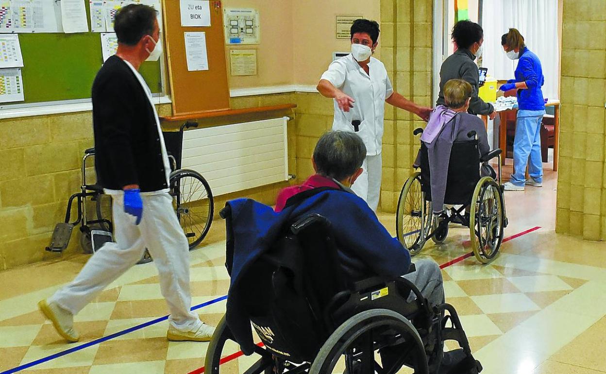 Gipuzkoa suministra la primera dosis en todas sus residencias de mayores tras sortear el virus | el diario vasco
