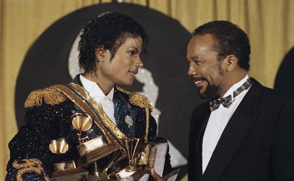 Michael Jackson y Quincy Jones en los Premio Grammy de 1984.