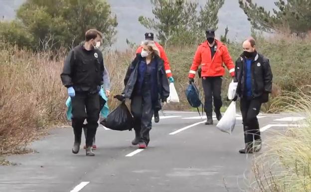 El cadáver hallado en Barrika presenta dos disparos de escopeta