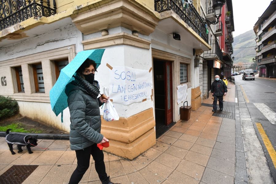 Azpeitia cierra sus edificios públicos y cancela todos los actos durante quince días.