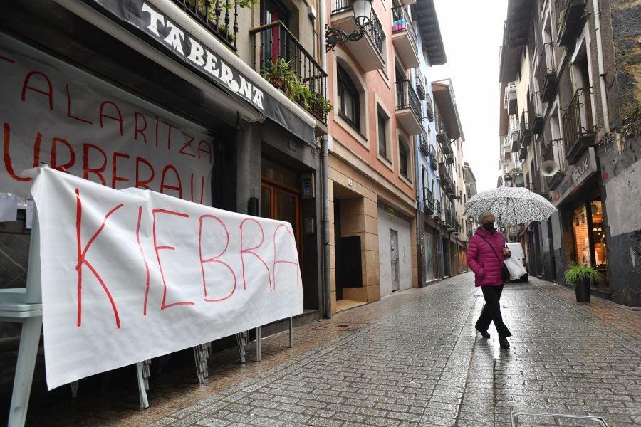 Azpeitia cierra sus edificios públicos y cancela todos los actos durante quince días.