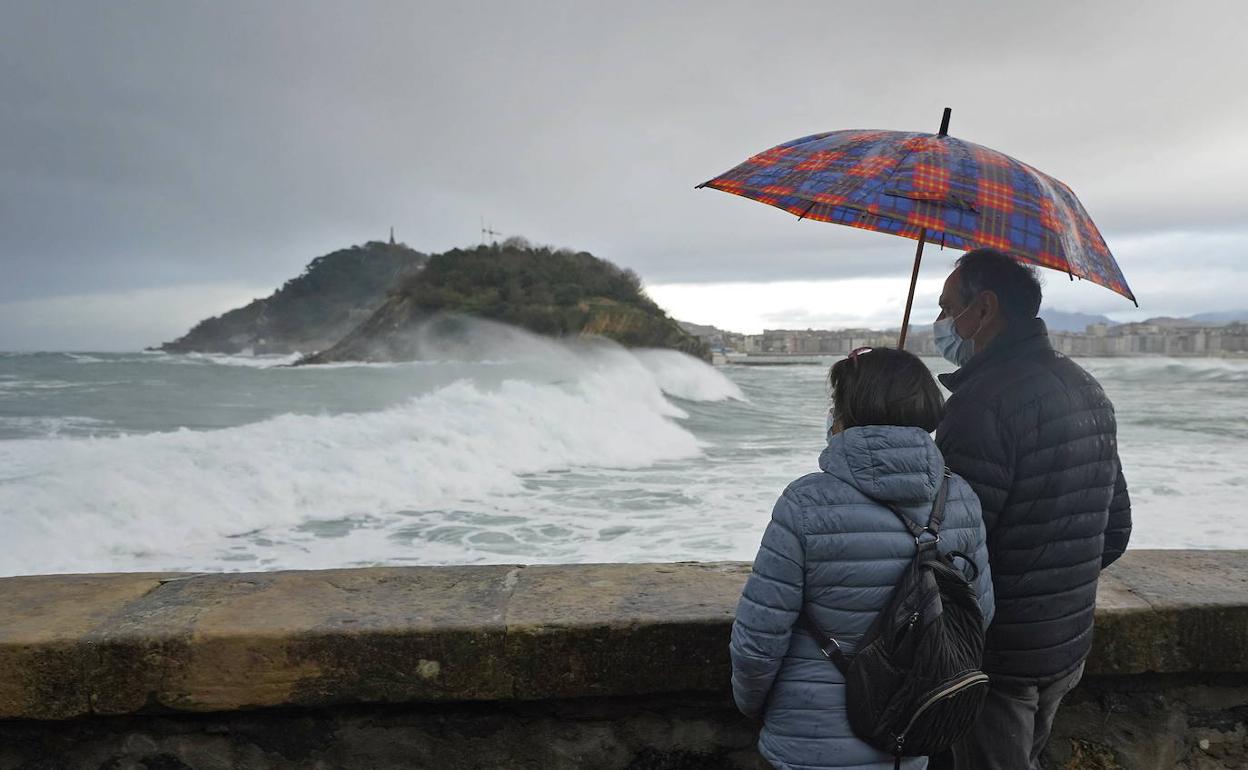 Alerta roja en la costa por fuerte oleaje a partir de mañana | El ...