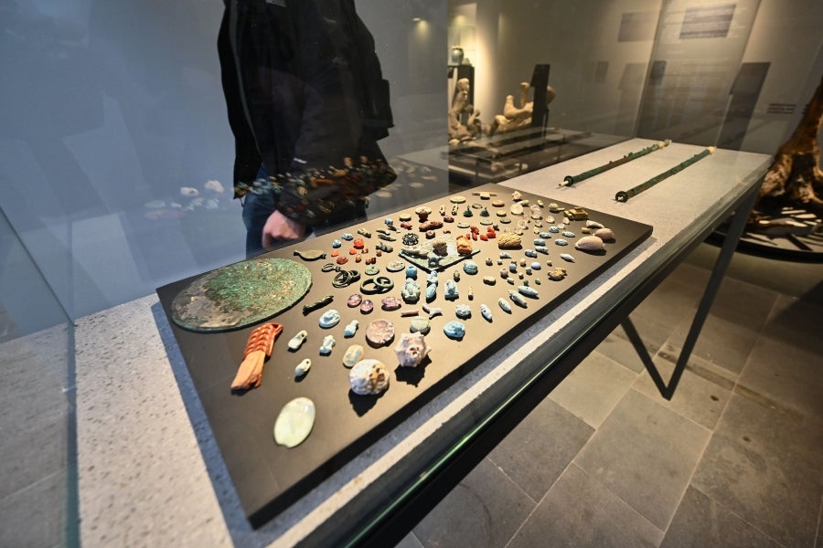 La ciudad romana de Pompeya, un vasto sitio arqueológico ubicado en la región de Campania, es el lugar de trabajo de decenas de arqueólogos e historiadores que, campaña tras campaña, desentierran el pasado de la ciudad que, en el año 79 d.C. quedó enterrado bajo metros de cenizas tras la erupción del monte Vesubio.