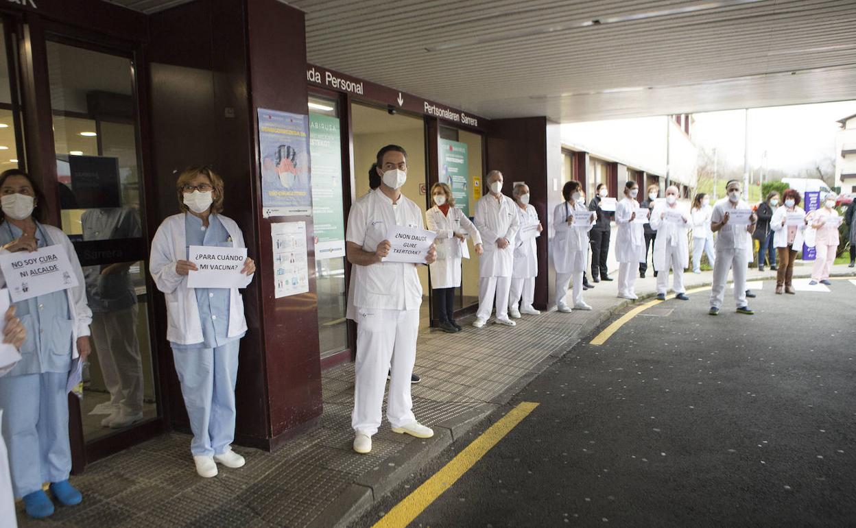 La protesta de los trabajdores del Hospital Bidasoa.