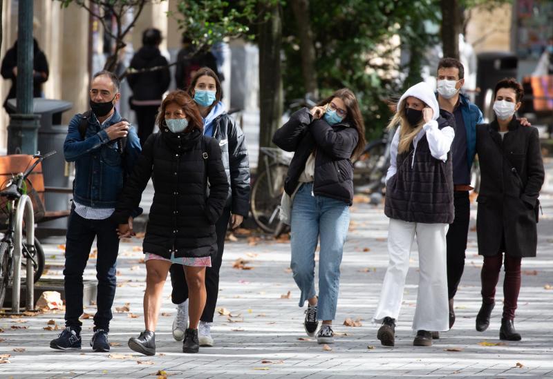 Euskadi avista el pico de incidencia de la tercera ola tras sumar 908 contagios