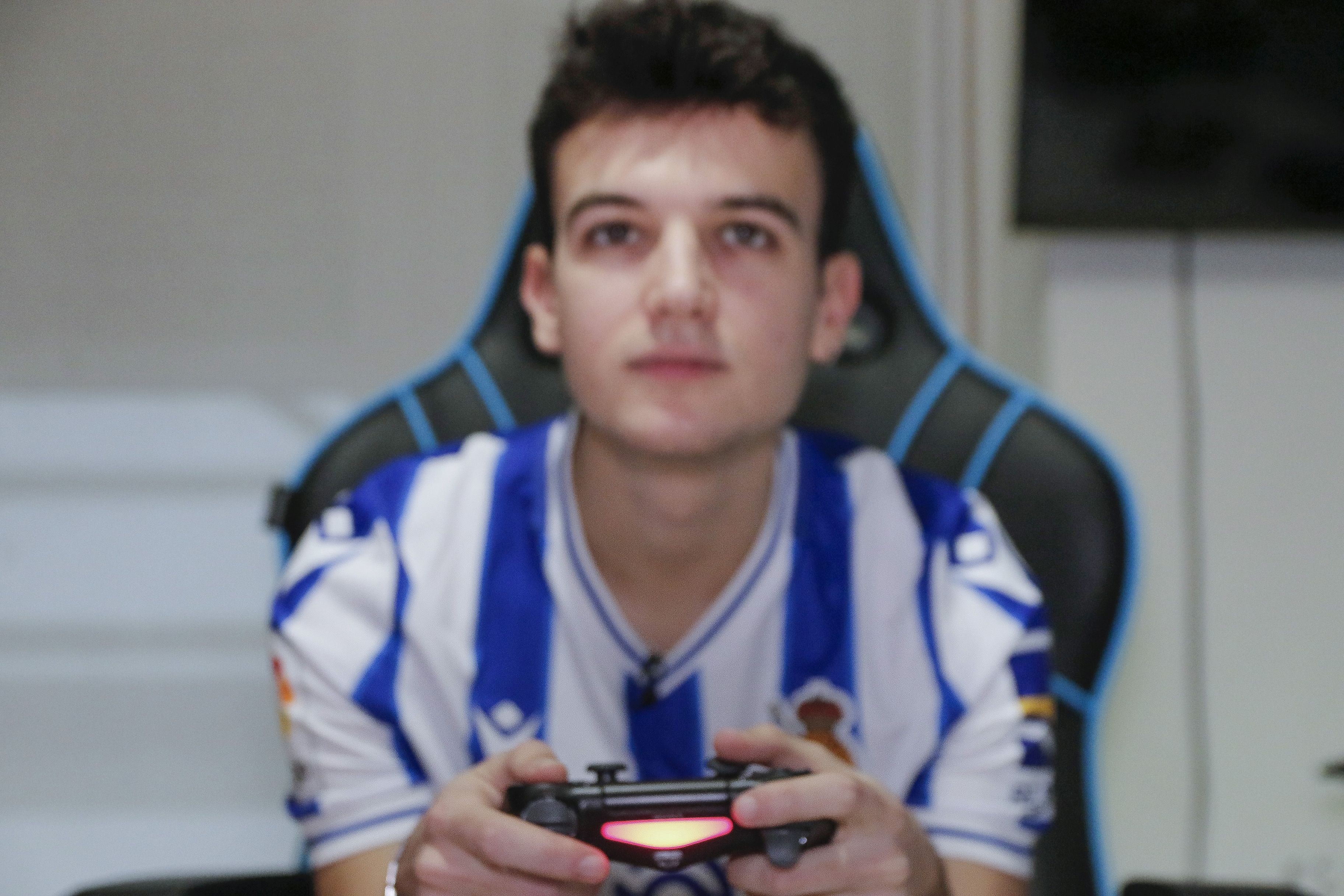 Fotos: Ander Hipólito y Yeray Zaballos representan a la eal Sociedad en el campeonato de eSports que organiza LaLiga