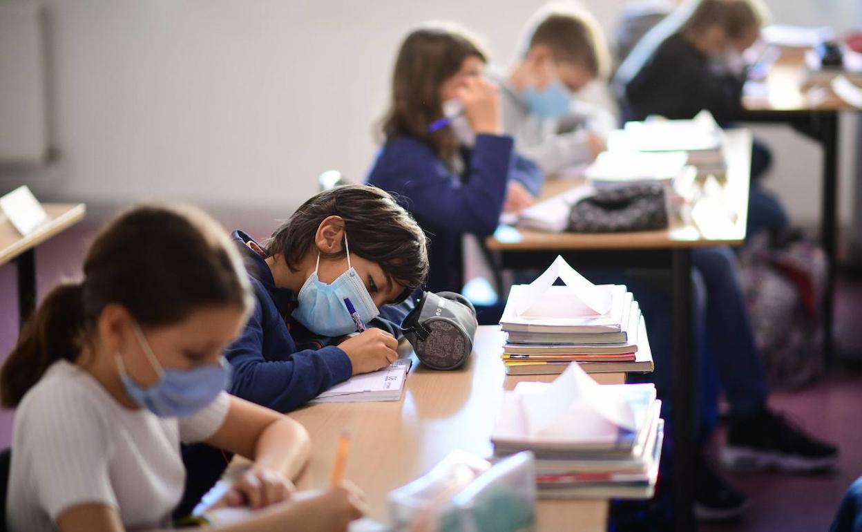 Los colegios vascos tenían ayer 203 aulas confinadas. 