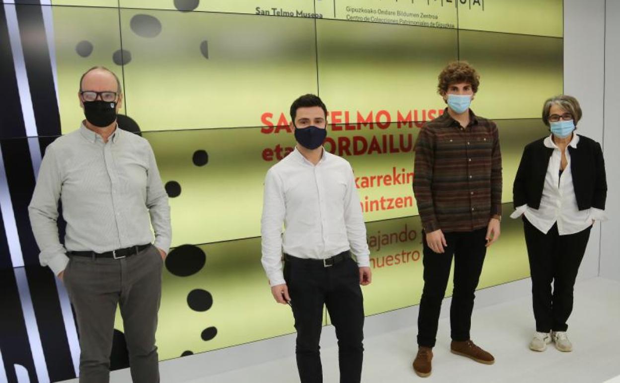 Carlos Olaechea, Harkaitz Millán, Jon Insausti y Susana Soto, en la foto de familia de la presentación del décimo aniversario.