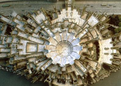 Imagen secundaria 1 - Planos, maquetas y fotos conforman la exposición abierta en la Escuela de Arquitectura. Proyecto de edificio polivalente para Montecarlo (1969). Imagen del madrileño Fernando Higueras, fallecido en 2008. 