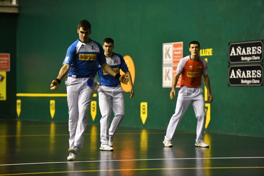 Campeonato de parejas: Joseba Ezkurdia se come a Aimar Olaizola II y Beñat Rezusta. 