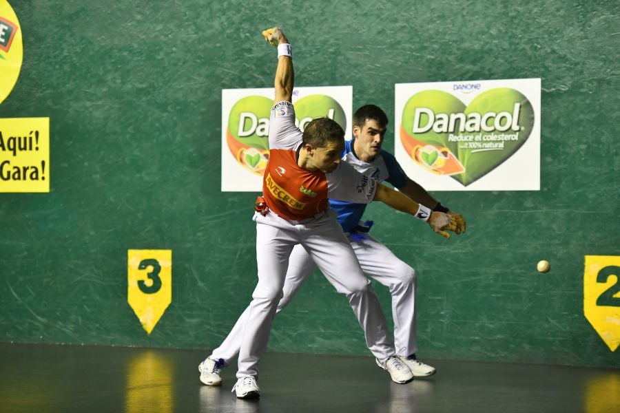 Campeonato de parejas: Joseba Ezkurdia se come a Aimar Olaizola II y Beñat Rezusta. 