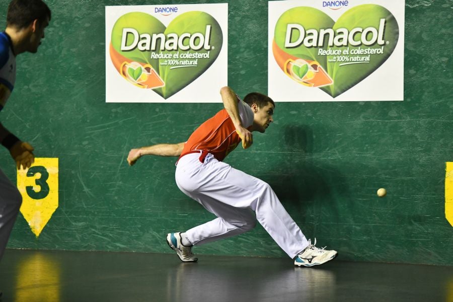 Campeonato de parejas: Joseba Ezkurdia se come a Aimar Olaizola II y Beñat Rezusta. 