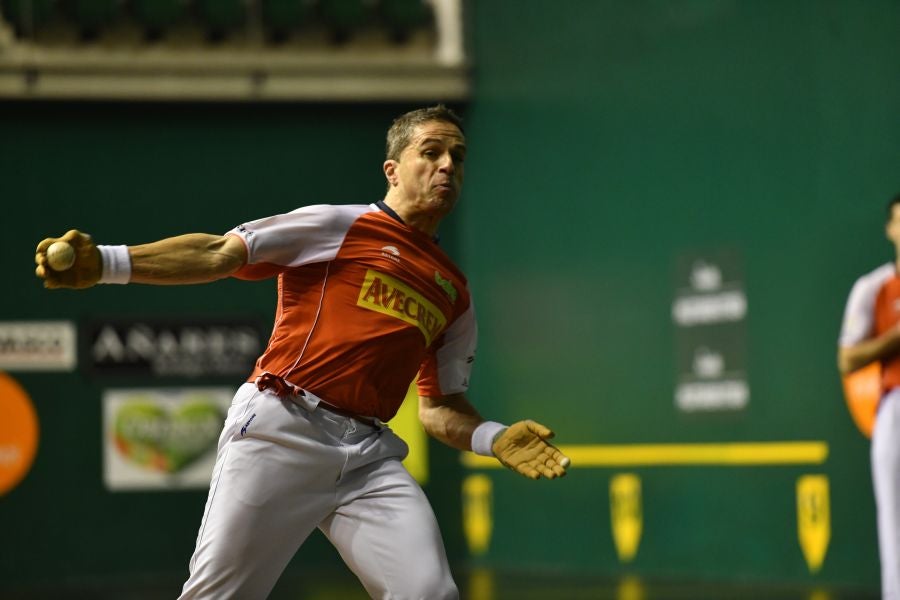 Campeonato de parejas: Joseba Ezkurdia se come a Aimar Olaizola II y Beñat Rezusta. 