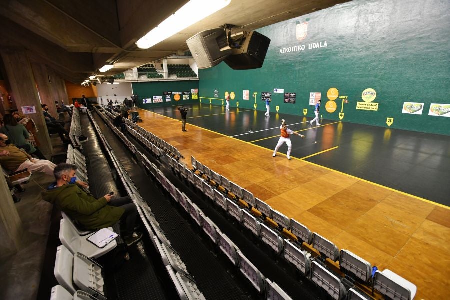 Campeonato de parejas: Joseba Ezkurdia se come a Aimar Olaizola II y Beñat Rezusta. 