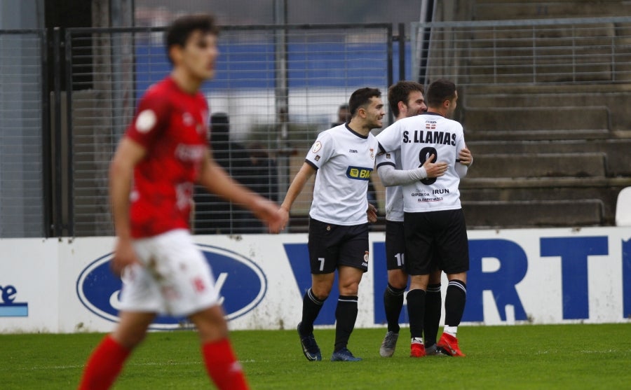 El Real Unión no afloja y este domingo ha sumado ante el Laredo su octavo triunfo del curso. Eso sí, los txuribeltz han tenido que fajarse de lo lindo para dejar los puntos en casa. El resultado final, 4-1, no refleja el sufrimiento de los de Aitor Zulaika en la segunda parte. 