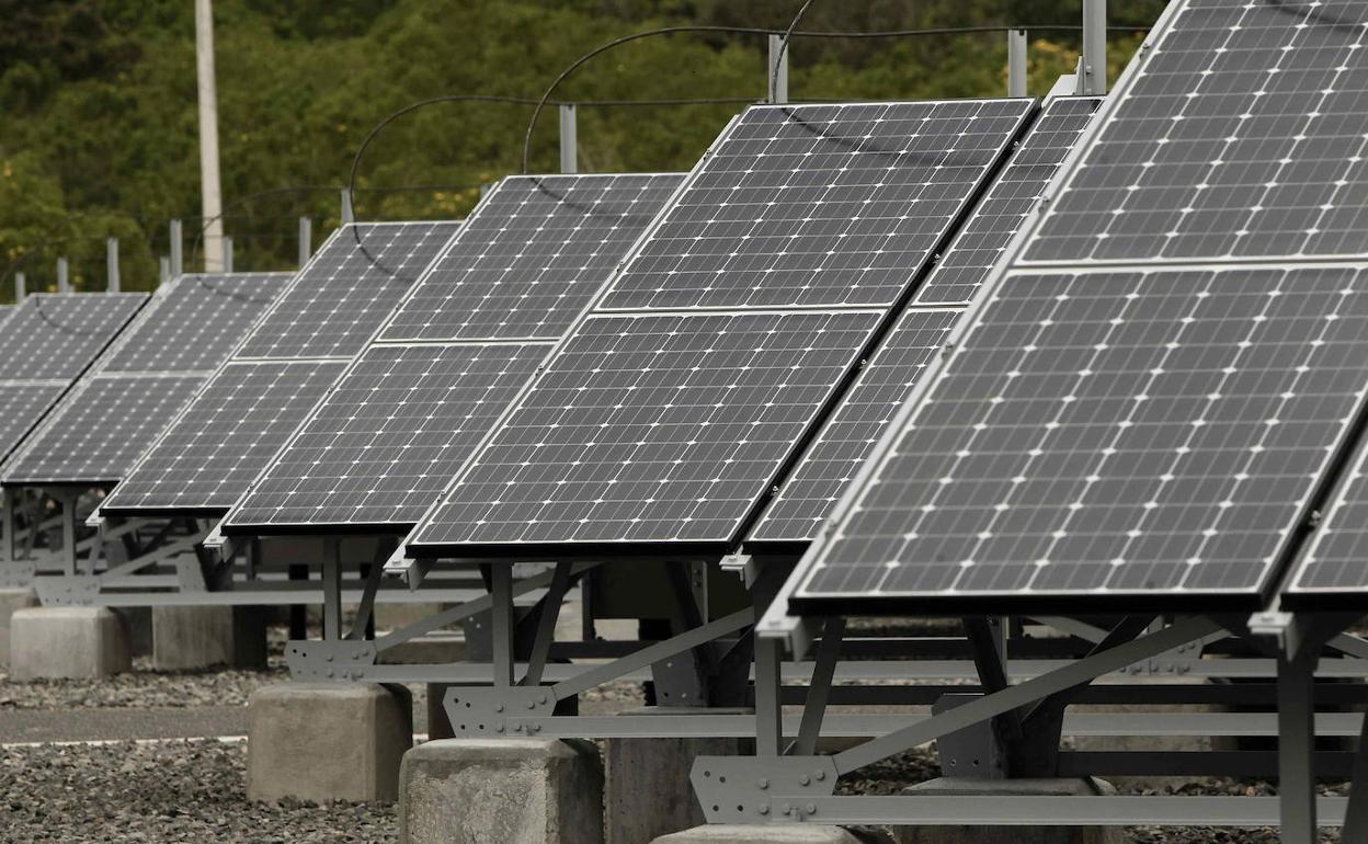 Imagen de archivo de un parque solar. 