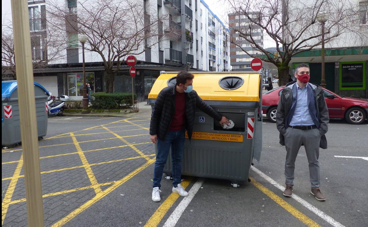Una de los contenedores instalados en Lasarte-Oria.