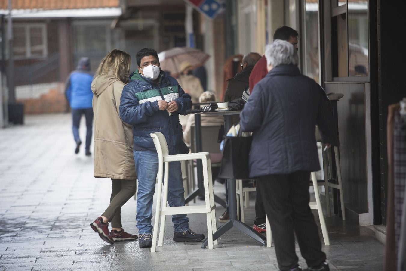 Donostia, Irun o Tolosa son algunos de los municipios con alta transmisión del virus que han podido reabrir sus bares gracias al recurso de los hosteleros.