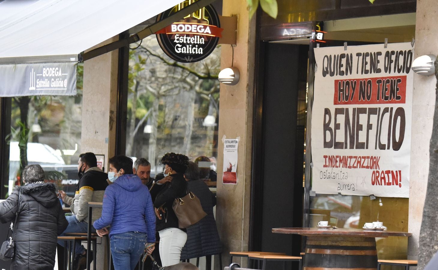 Donostia, Irun o Tolosa son algunos de los municipios con alta transmisión del virus que han podido reabrir sus bares gracias al recurso de los hosteleros.