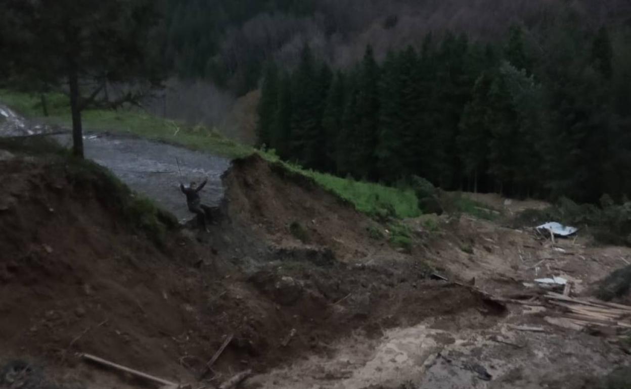 Luizia eta gero, errepidea moztuta geratu zen.