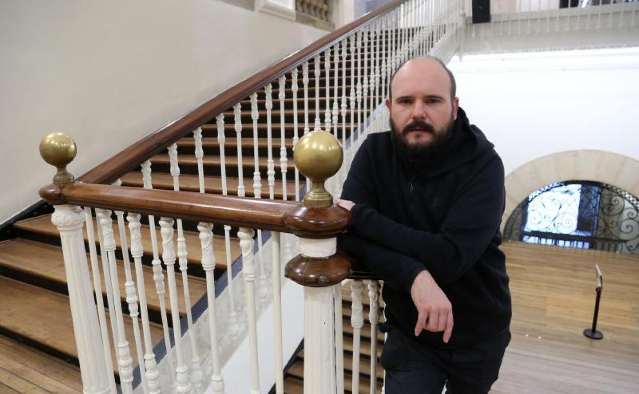 'Niño de Elche' de la escalera central de Tabakalera. 