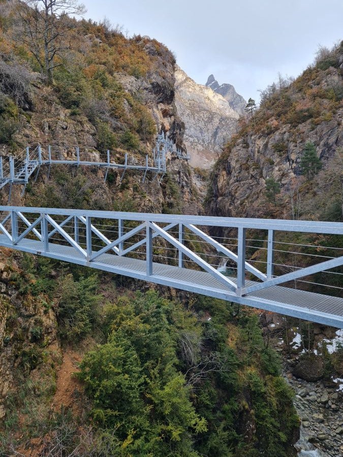 Esta primavera se inaugurará la pasarela de un kilómetro construida en el desfiladero del río Caldarés, cerca de la estación de esquí