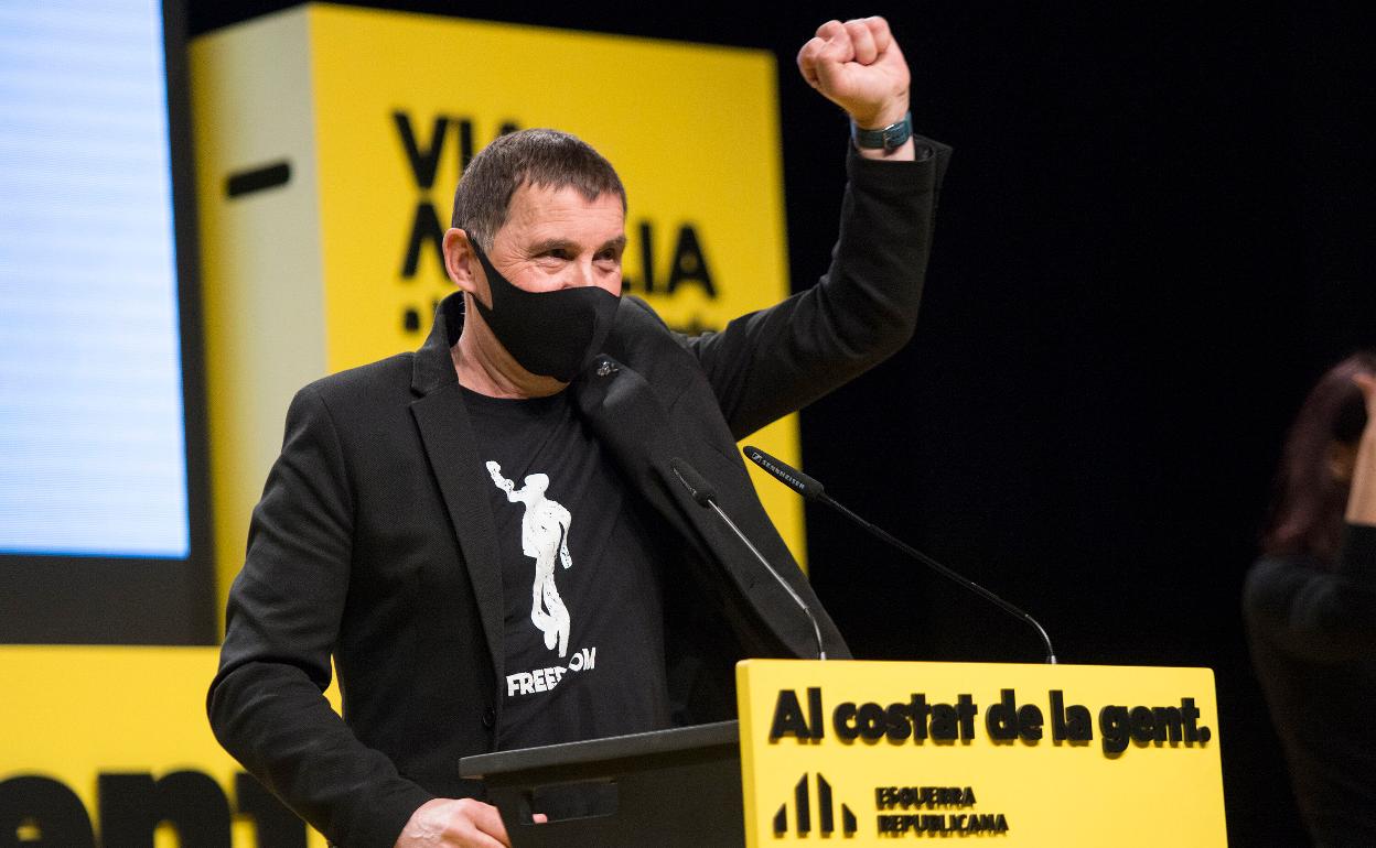 Otegi insta a Sánchez a dar solución «al problema nacional» de Cataluña en la mesa de diálogo