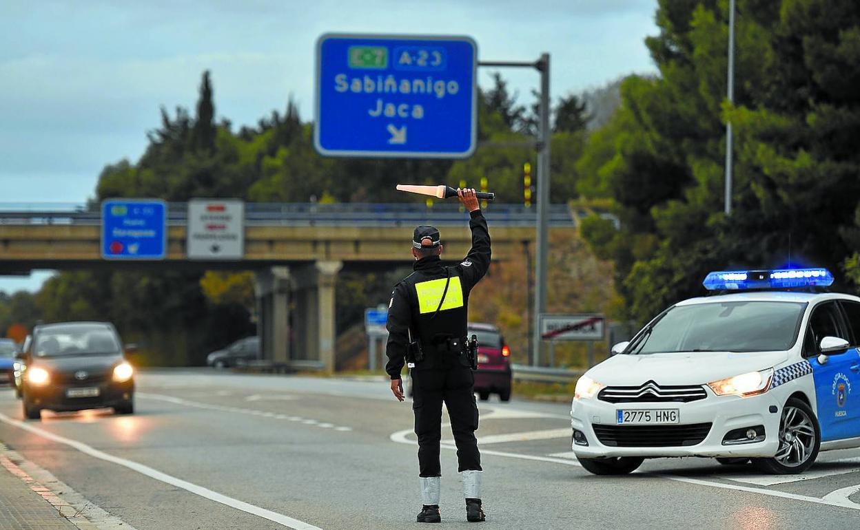 Controles de movilidad a la salida de Huesca capital 