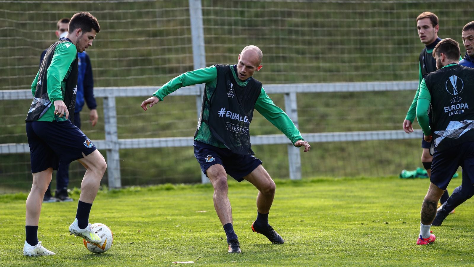 La Real Sociedad ha llevado a cabo la última sesión preparatoria en Zubieta antes de viajar a Turín donde se medirá mañana a las 18.55 horas ante el Manchester United.